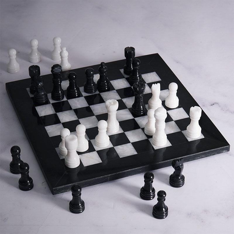 25cm Chess Set with Storage Box - Black & White